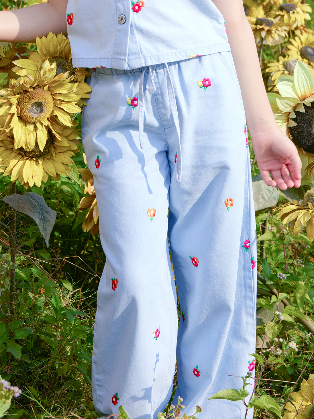 VITAMINS EMBROIDERED FLOWER DENIM MATCHING BOTTOM